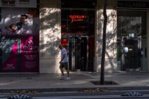 Las juventudes de ERC deciden un "sí crítico" a Illa y le garantizan la mayoría para llegar a la Generalitat