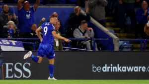 Leicester y Tottenham empatan gracias a un fantástico Vardy
