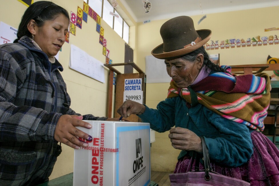 Ley regresiva debilita derechos políticos de las mujeres en Perú