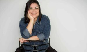 Liberan a trabajadora humanitaria