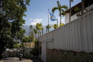 Liberaron al empleado de la embajada de Argentina en Caracas después de gestiones diplomáticas - AlbertoNews