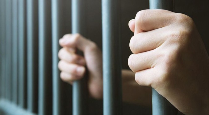 Lo sentencian a 27 años de prisión por violar a su hijastra