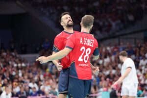 Los 'Hispanos' salen bronceados de París