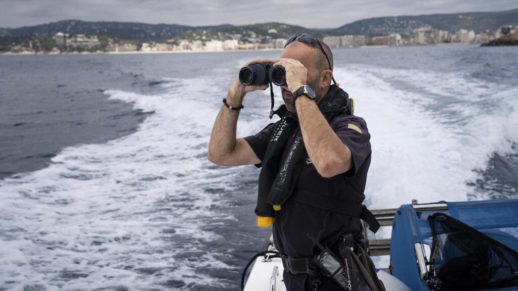 Los Mossos despliegan la unidad marítima por la costa catalana