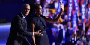 Los Obama exaltan a los demócratas con una embestida doble a Trump para impulsar a Harris