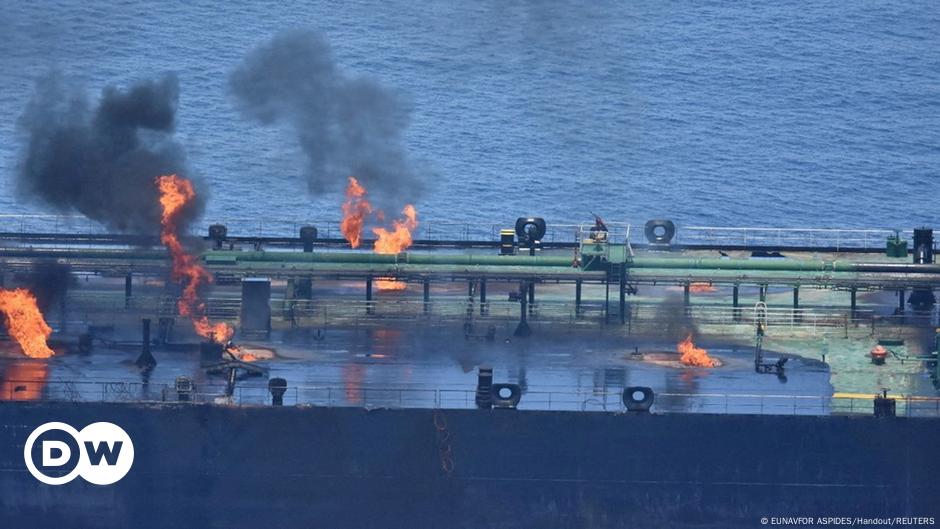 Los hutíes permitirán mañana remolcar petrolero atacado – DW – 31/08/2024