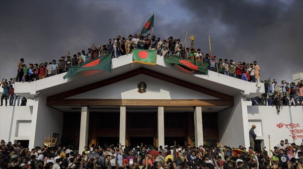Los líderes estudiantiles de Bangladesh dicen que el Nobel de la Paz Mohamed Yunus liderará la transición