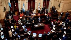 Los senadores de Argentina dan marcha atrás en aumento de sus sueldos