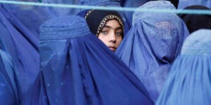 Los talibanes prohíben el sonido de la voz de mujer en público
