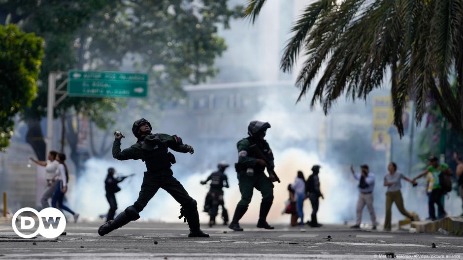Machado pide responsabilizar a Maduro por la "represión" – DW – 25/08/2024
