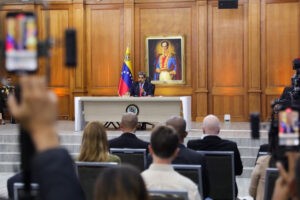 Maduro afirmó que tenían informe del Centro Carter desde hace un mes