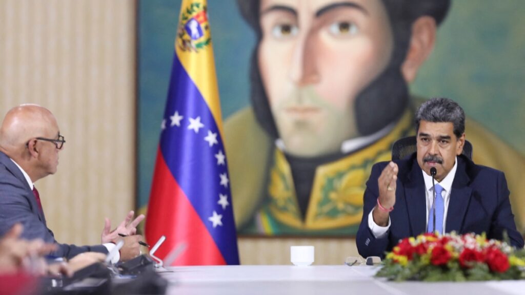 Maduro apoya regulación de redes sociales y más mano dura