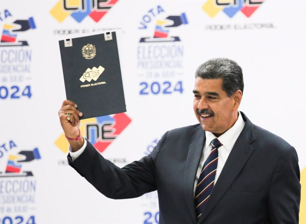Maduro denuncia ataques "brutales" de granjas de 'bots' informáticos "de España, México y Argentina"