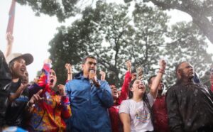 Maduro pide a oficialistas eliminar Whatsapp de sus teléfonos