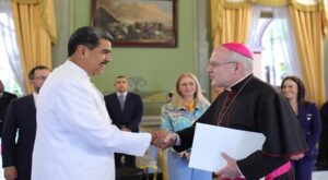Maduro recibe cartas credenciales del Nuncio Apostólico