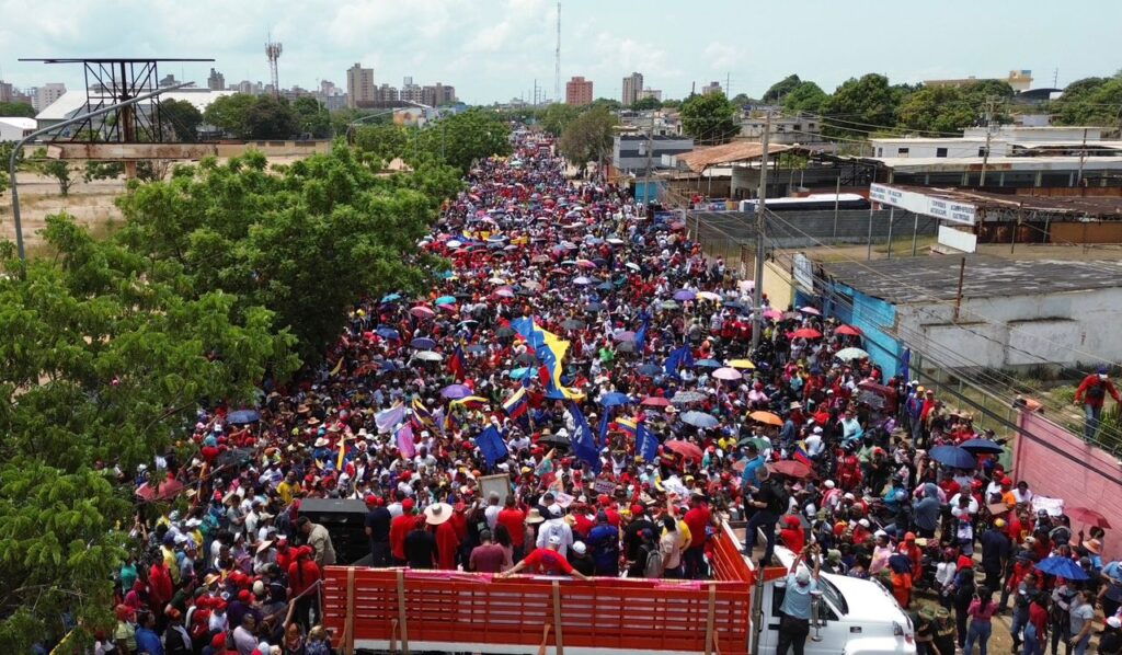 Marabinos marcharon en favor de la paz y de la victoria electoral del presidente Maduro