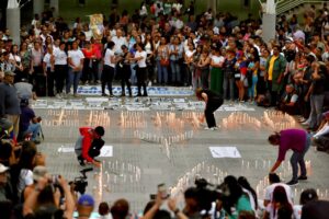 María Corina Machado: "En vigilia por nuestros secuestrados, presos y perseguidos. Son nuestros héroes. Vamos de la mano de Dios" - AlbertoNews
