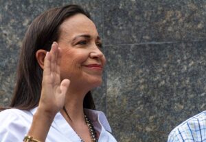 María Corina Machado clama contra el "robo" electoral de Maduro ante miles de manifestantes en Caracas