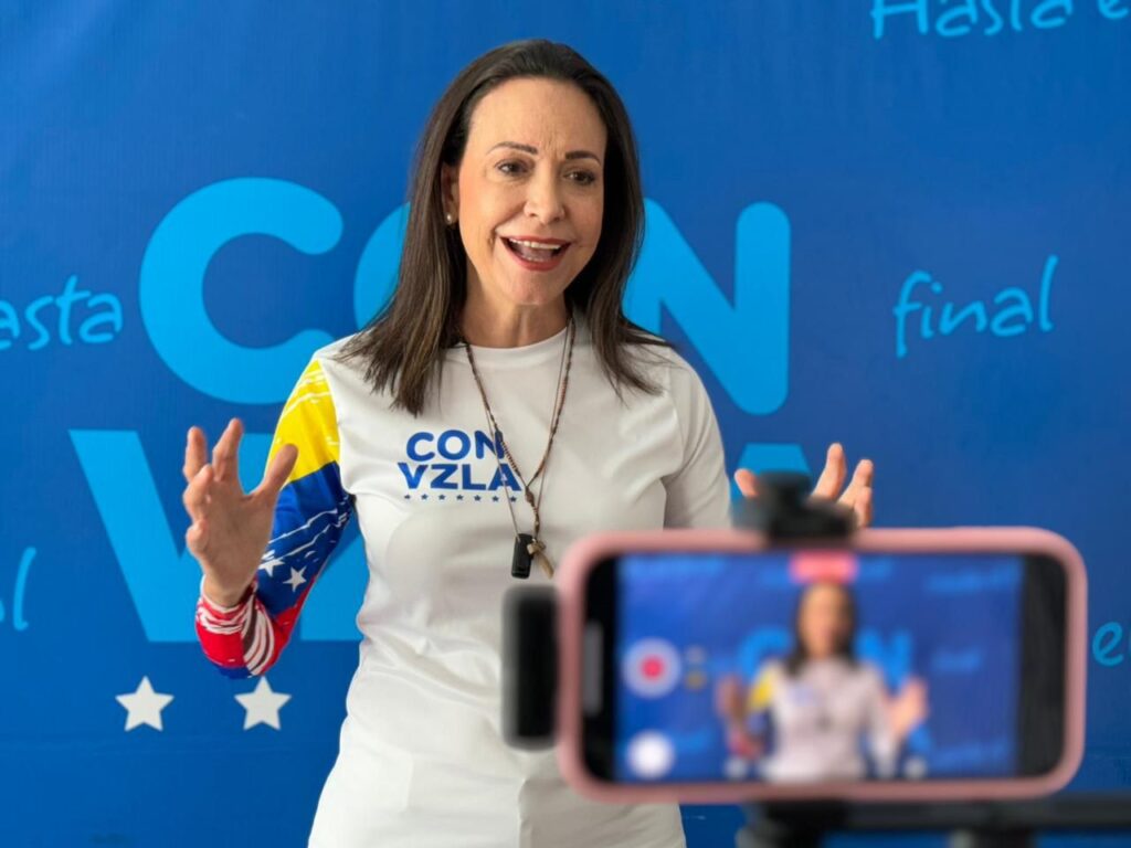 María Corina Machado dice que fallo del TSJ muestra "complicidad con el fraude" y "hunde más a Maduro"