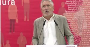 Marlaska aboga por una migración "legal, segura y ordenada" y critica el "ruido" del PP