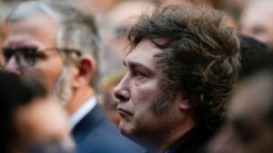 Milei viaja a Francia y se reunirá con Macron pocos días después de controversia futbolística
