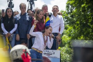Miles de personas acompañaron a María Corina Machado en Caracas (fotos)