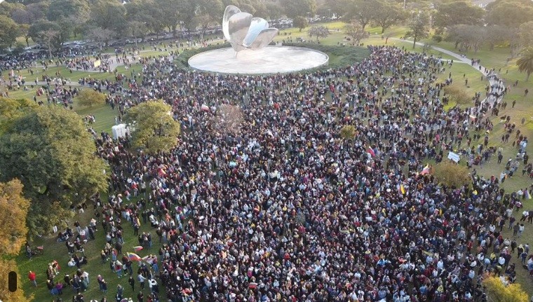 Miles de venezolanos en Argentina protestan contra Maduro y manifiestan su apoyo a Edmundo González - AlbertoNews