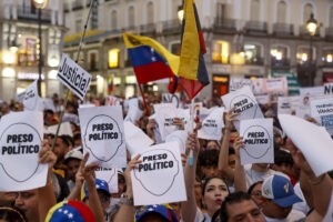 Miles de venezolanos salen a las calles en todo el mundo contra el "fraude" de Maduro