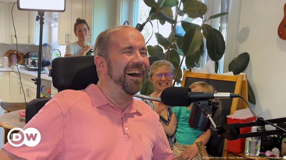Neuroprótesis con IA devuelve la "voz" a un hombre con ELA – DW – 15/08/2024