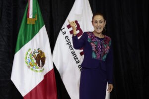 "No me corresponde a mí", dice Sheinbaum a petición de María Corina Machado