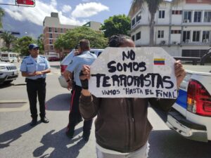 “No somos terroristas”, el coro que la oposición gritó en Caracas