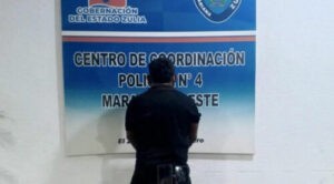 Ofrecía regalos a su hijastra de 10 años a cambio de fotos íntimas