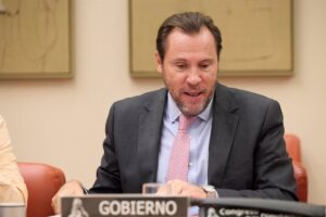 Óscar Puente afirma que la estación de Chamartín está muy tensionada y las de Atocha y Sants, al límite