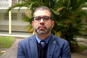 Periodista Eugenio Martinez denunció hostigamiento policial contra su mamá: eran «funcionarios de inteligencia»