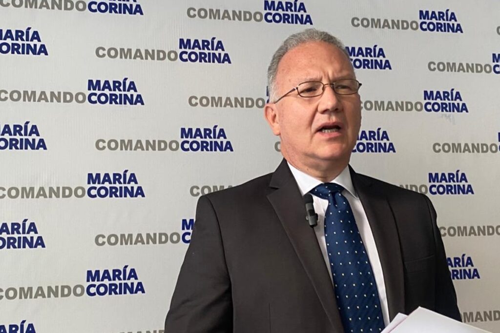 Perkins Rocha: El mundo está viendo la cara sucia de Maduro