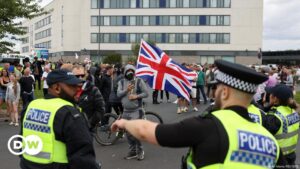 Policía británica en alerta ante nuevos posibles disturbios – DW – 07/08/2024