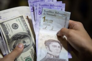 Posible ajuste cambiario podría llevar al dólar oficial a Bs.40