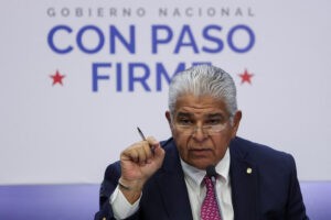 Presidente de Panamá dispuesto a dar asilo temporal a Maduro
