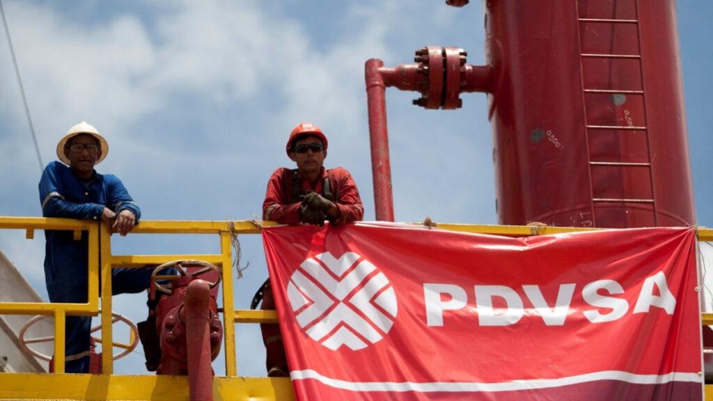 Presidente de Venezuela prepara cambios en la petrolera estatal PDVSA: fuentes