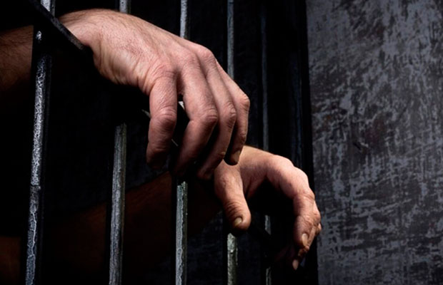 Prisión para un hombre por violar a su hijastra por no limpiar