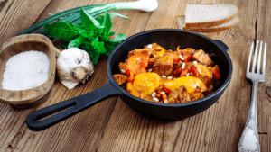 Prueba esta rica receta típica de Jaén que se elaboraba en la Edad Media: patatas al ajillo pastor