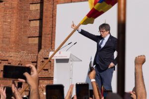 Puigdemont asegura que está en Waterloo y denuncia una "caza de brujas" desde la Conselleria d'Interior
