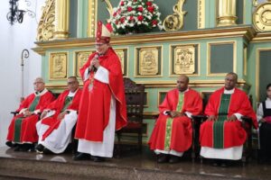 Raúl Biord celebra el 15A su última misa como obispo de La Guaira