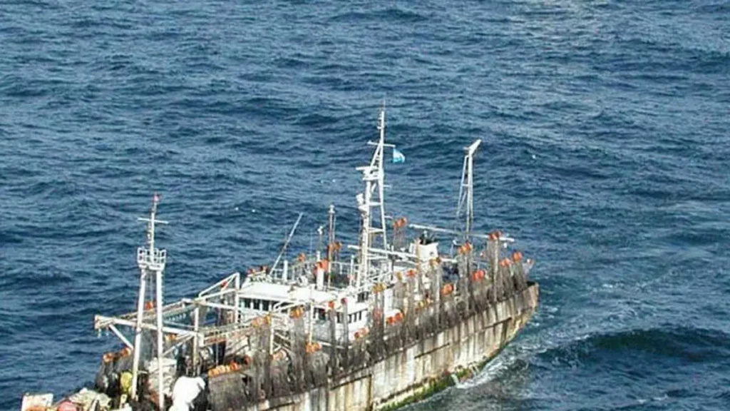 Rescatan siete cuerpos de tripulantes que naufragaron en costas de Ecuador