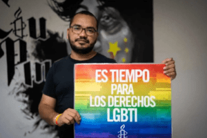 Retienen en aeropuerto de Maiquetía a activista LGBTQ Yendri Velásquez