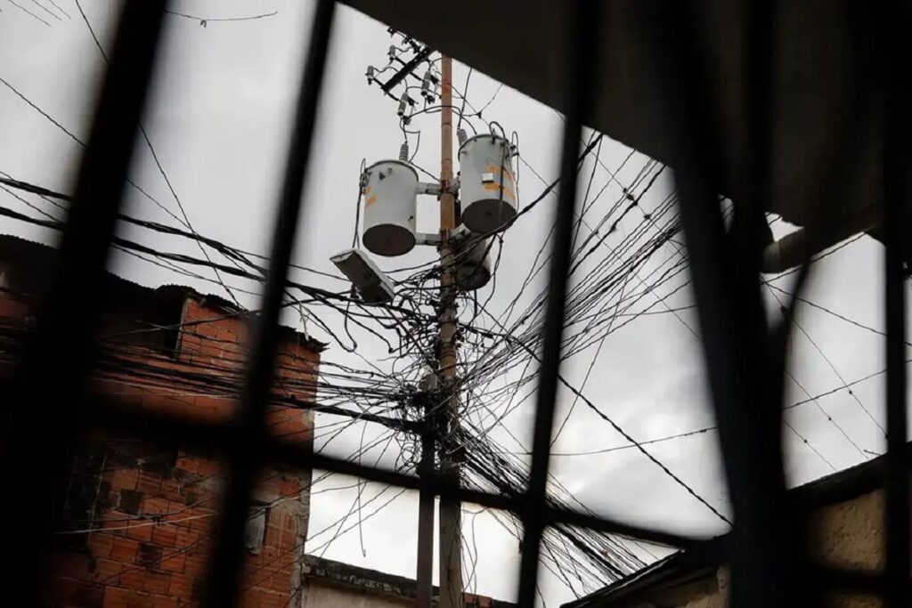 Se cumplen más de 12 horas de apagón nacional: conectividad a internet y comunicación limitadas