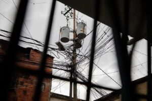 Se cumplen más de 12 horas de apagón nacional: conectividad a internet y comunicación limitadas