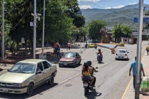 Se restablece el transporte hacia la frontera con Colombia