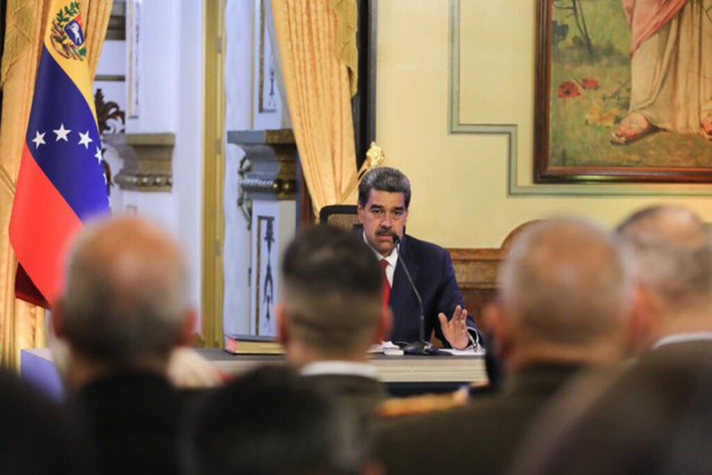 Si González Urrutia consigna el "bodrio" de la página web, tendrá consecuencias: Maduro