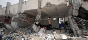 Siguen bombardeos sobre escuelas usadas como refugios en Gaza